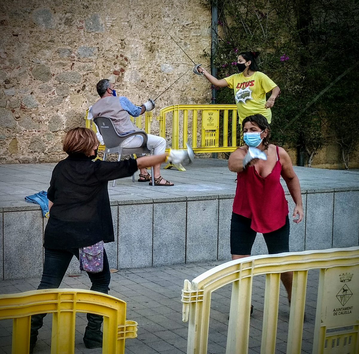 esgrimacapaspre's tweet photo. Assaig general del combat que hi haura el #5i6juny a #Calella dins la #FiraRenaixentista
@calella_bcn @CalellaCOM @calellaesmes @RadioCalellaTV https://t.co/WsA1UvQ9JY
