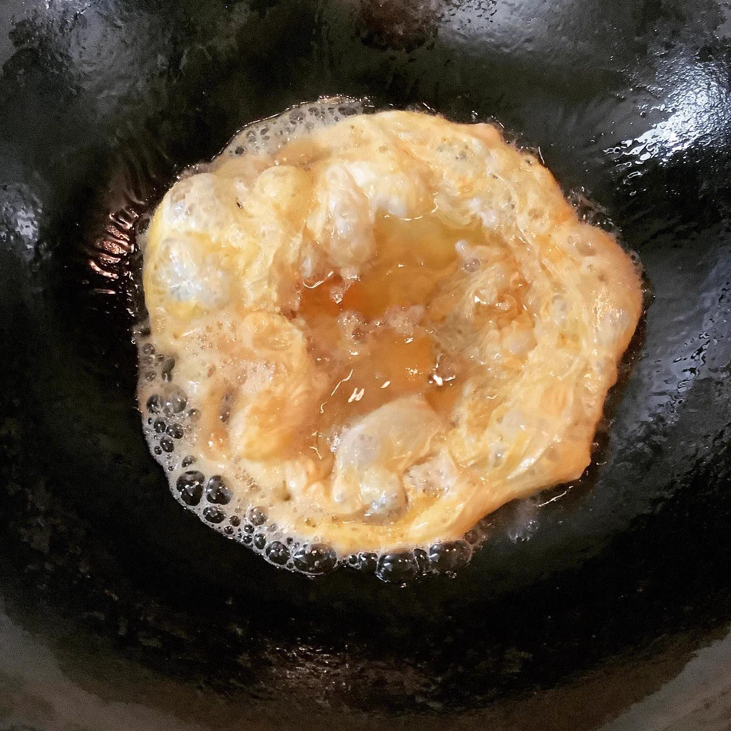 料理好き男子が持て余す調味料第一位のナンプラーが大活躍！カニ味のチャーハンレシピがこちら！