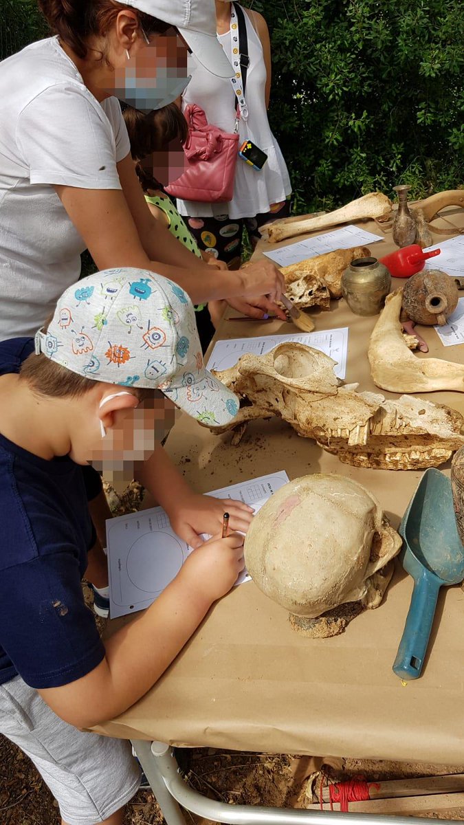 ArqueoEduca's tweet photo. ¿Te apetece un PLAN PREHISTÓRICO para este finde? Prehistoria en Familia-Paleolítico. Domingo 6 Junio, 10€/persona. Menores de 4 años-Gratis https://t.co/2gndq22o1u