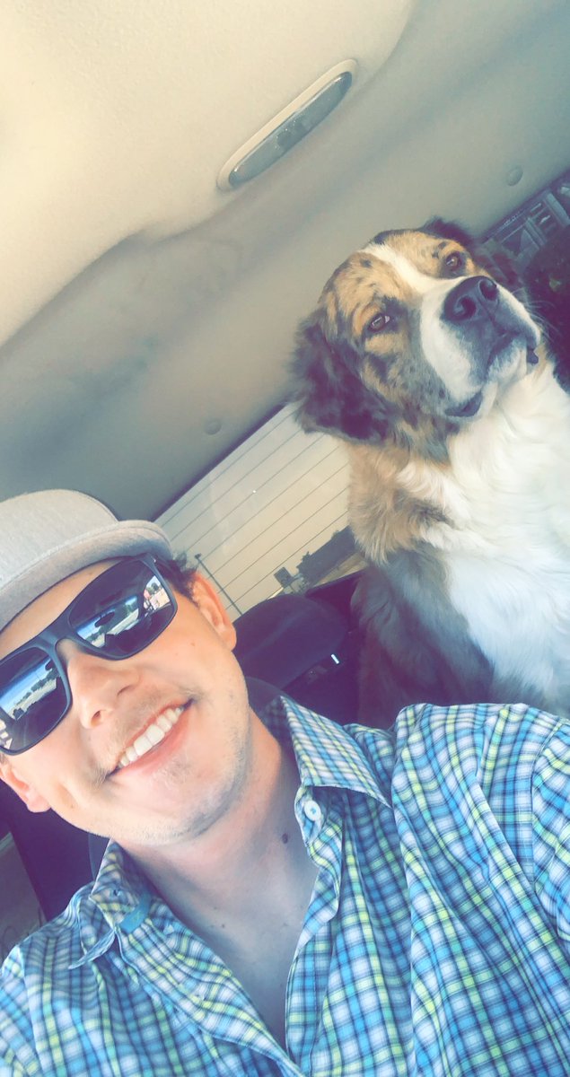 timinsky1's tweet image. Happy Friday from me and grumpy Mr. Hank!