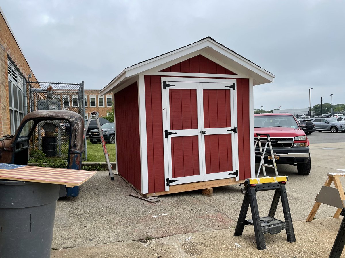 Spring construction. Shed completed. Ready to raffle off. Great group of kids. @JMazun7 <a href="/DianeProvvido/">Diane Provvido</a> <a href="/DrMChristiansen/">Matt Christiansen, Ed.D.</a> <a href="/MrCarbonetti/">Mr. Carbonetti</a> @TeachMitch <a href="/FeliciaFurst/">Felicia Furst</a> <a href="/OSchoolsPR/">Oceanside School District #OSD_NY</a> @