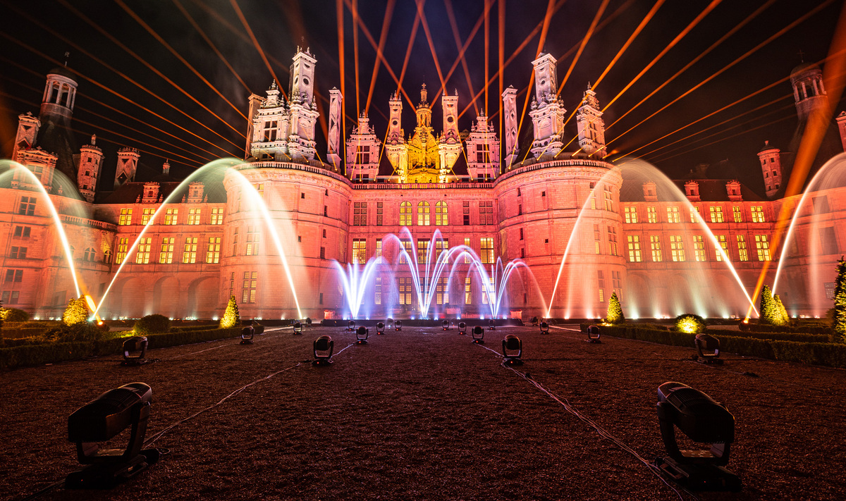 emotionsbycrys's tweet photo. PRÊTS POUR UN PROJET WAOUH ? Nos équipes testent nos effets d'eau ! Chambord est prêt à s'illuminer pour une soirée mémorable. Rdv demain soir sur TF1 pour être éblouis.
 "La chanson de l'année" - TF1 - 05/06
#Lachansondelannee #TF1 #Emission #EmissionTV #TV #Chanson #Eau #Water https://t.co/A7cnOULBPk