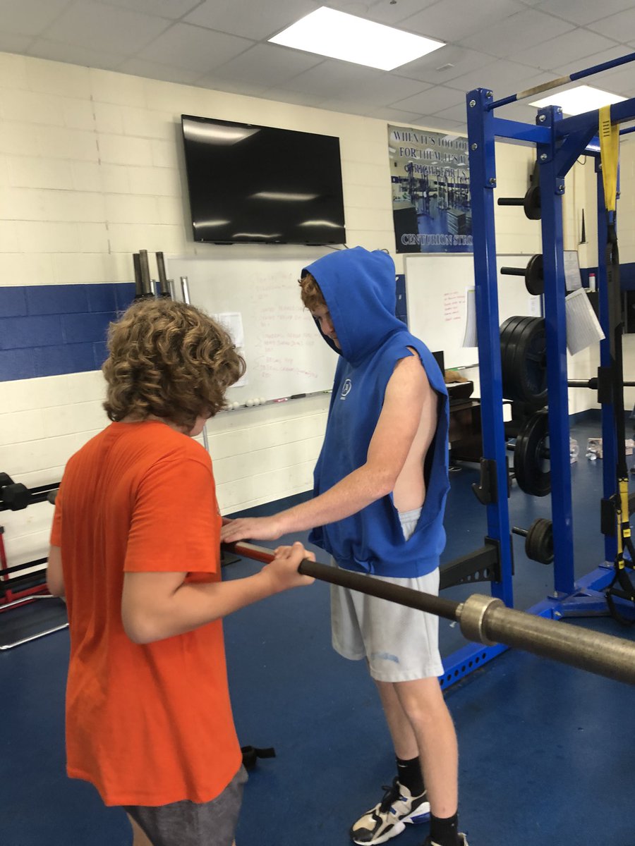 DylanThreadgill's tweet photo. Good turnout on a Friday morning!!! A bunch of lineman getting flexible and swole! @Broome_Football #freesleevesfriday #flexibilityfriday https://t.co/WDaljkmGrY