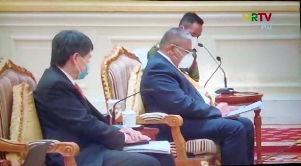 yadanar_htay21's tweet photo. Military Owned channel broadcast @ASEAN #Brunei deputy foreign minister Erywan Yusof meeting with MinAungHlaing in NayPyiTaw. 1st meeting after 6 weeks meeting for Myanmar’s Crisis in Indonesia. #LessTalkMoreActionsASEAN #WhatsHappeningInMyanmar https://t.co/VBZejbPsFk
