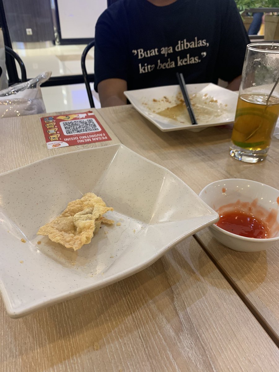 Disisain the last pangsit GM bagian tengah because he knows its my favorite, is a love language 😍.