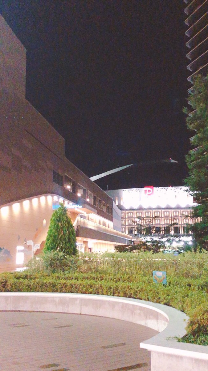 emiko20161's tweet photo. 終わった!!
めっちゃくちゃ
楽しかったぁぁーーーーーー!!
明日行く方、
楽しんで来てね😊
次にZeppFukuokaに行くのはいつかなぁ、、、、
どのバンドかなぁ、、、😆
#ZeppFukuoka
#バニラズ
#pandoratour https://t.co/zH1bViwfJt