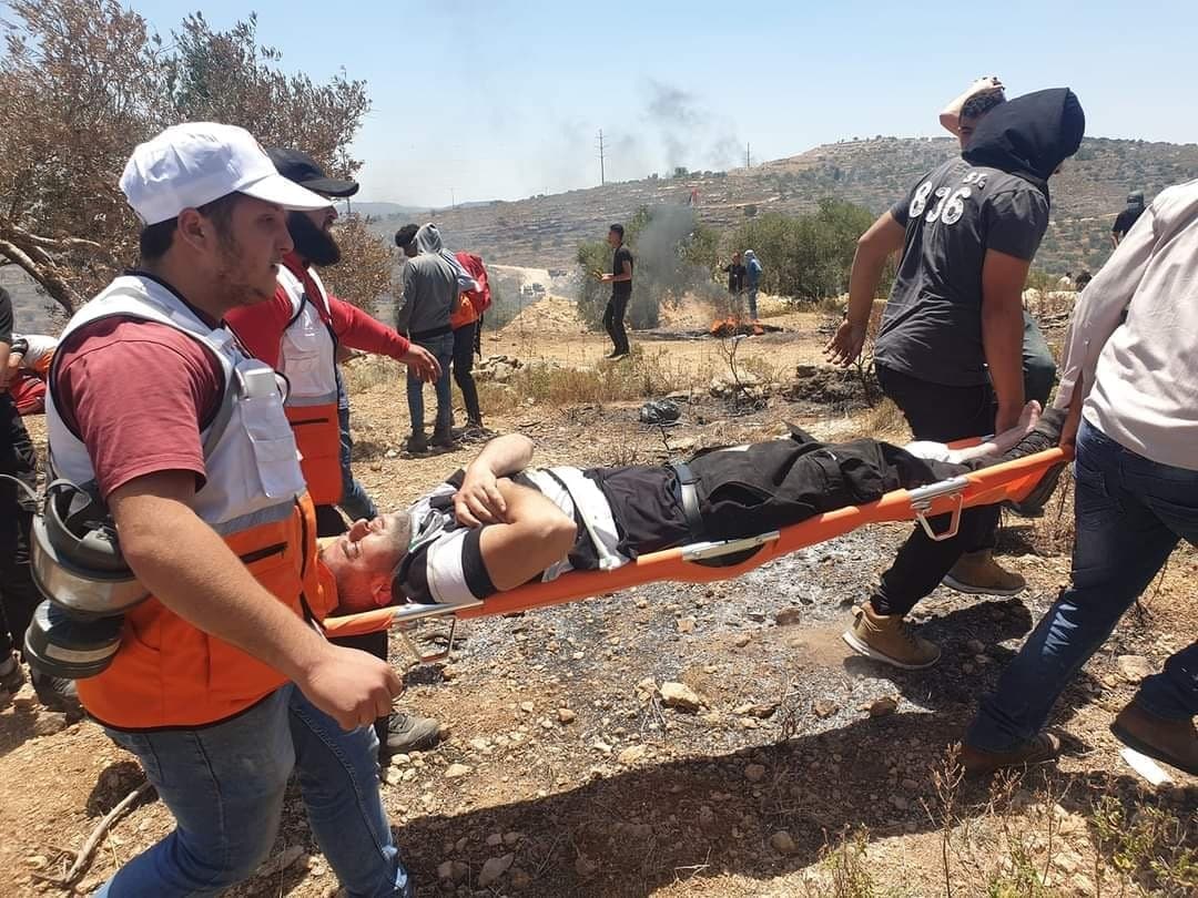 PalEvePlus's tweet photo. FollowUp | West Bank

15 Palestinians were wounded with live and metal bullets during the confrontations that erupted with Palestinians and Israeli occupation forces in the town of Beita in Nablus. #ApartheidIsrael #IsraeliCrimes #IsraeliTerrorists https://t.co/OGI2BhLWGV