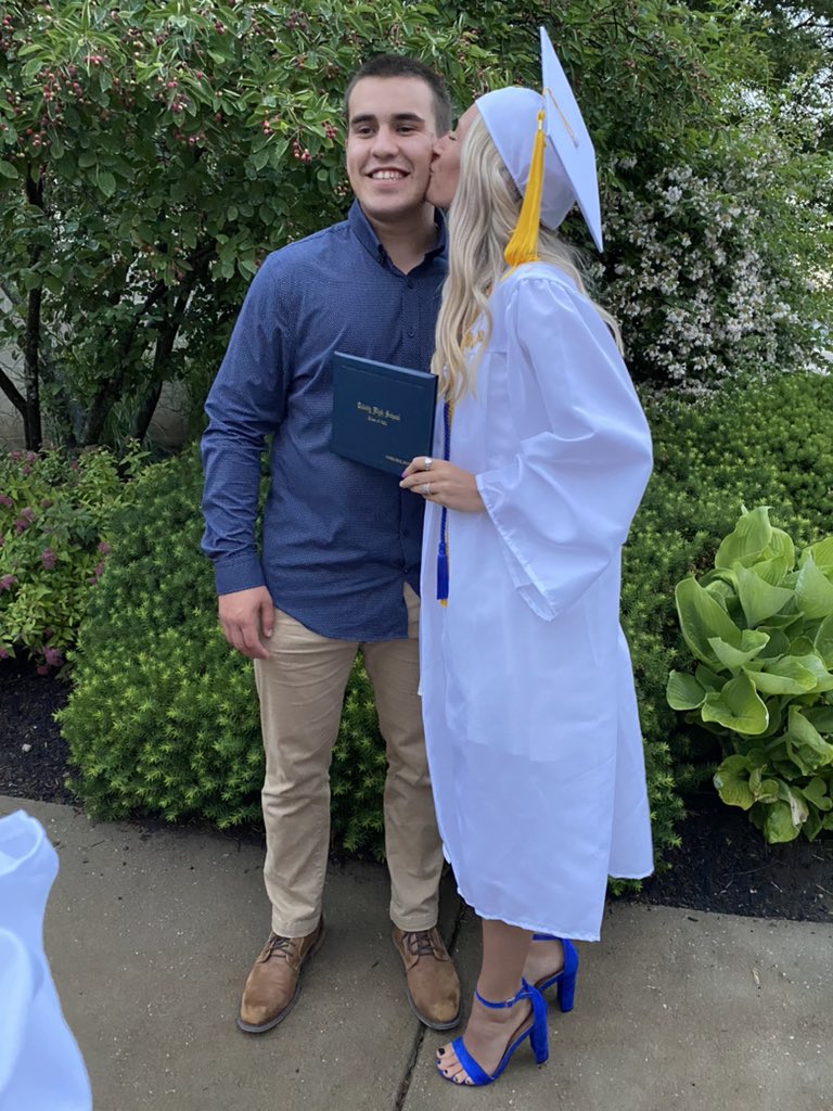 mamaskinner21's tweet photo. Couldn’t be prouder of you @maddyskinner_ I can’t wait to start this next journey with you @bgsu here we come. Love you!! https://t.co/EkUJNIOCDz