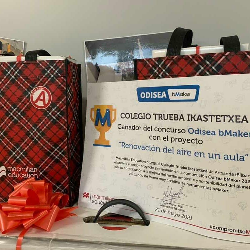 MacmillanSpain's tweet photo. ¡Felicidades al alumnado y profesorado del @truebaikastetxe por ser los ganadores del II Concurso Odisea bMaker!
Con #programación" y #robótica mejorando la #sostenibilidad y el futuro de la sociedad 👏🌱🌍
#OdiseabMaker
#CompromisoMacmillan
#bMaker @BQEducacion #STEAM https://t.co/j34GJTLEbd