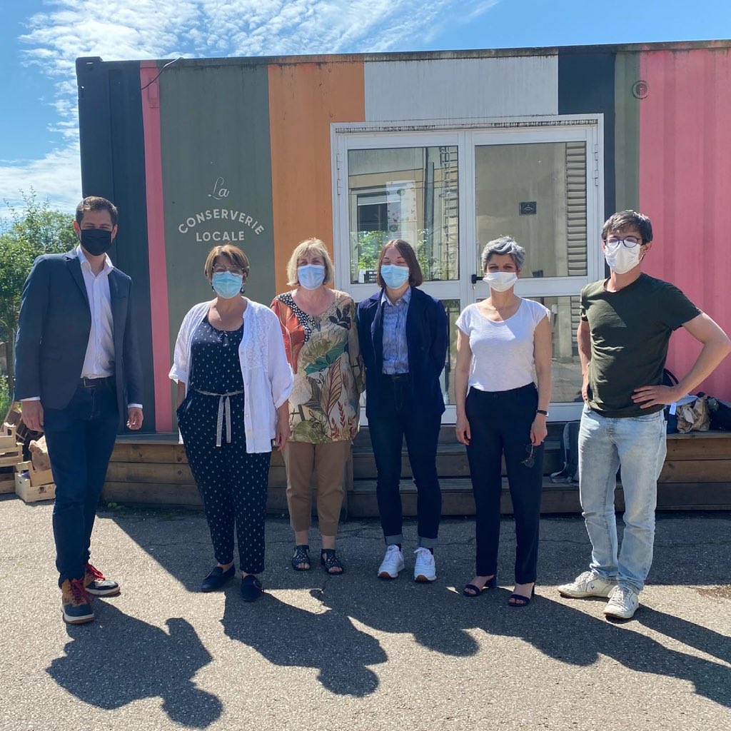 elianeROMANI_'s tweet photo. ☀️Ce matin, accueil chaleureux de la #ConserverieLocale à #Metz
Entreprise qui transforme les denrées écartées de la distribution ou de la production en conserve, confiture, compote...🍓🍏 https://t.co/CRlBO41ny6