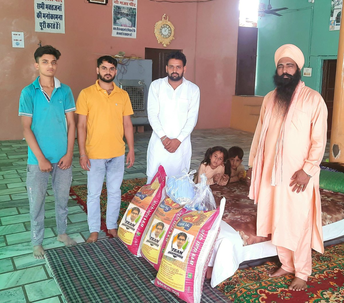 gujjar_dhand's tweet photo. आज बड़े भाई दीपेंद्र सिंह हुड्डा जी के निर्देश अनुसार कस्बे के बाबा जिले सिंह के डेरे में जरूरतमंदों के लिए सामग्री में 100 किलो चने की दाल,50 किलो चावल ,मास्क व सेनिटाइजर  भेंट किए @DeependerSHooda @TeamDeepender @MandeepSChatha https://t.co/mRM8jtZpXW
