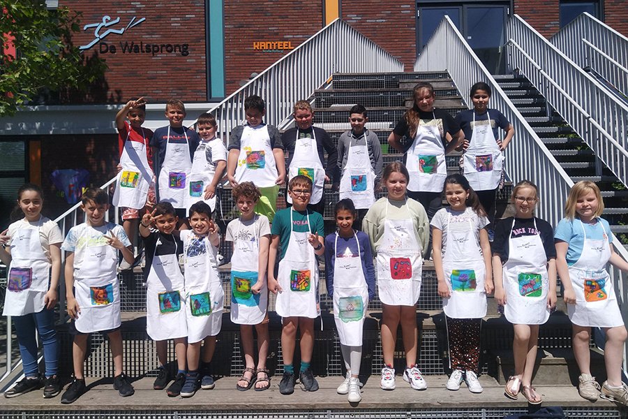 Na een jaar uitstel startte  het scholenproject van Stichting Kunstmin. Groep 5/6 showde na een inspirerende kunstles hun kunstwerkjes. Het project wordt door MuseumAtelier uitgevoerd met 18 schoolklassen uit de Bommelerwaard. Doel: atelierbezoek en kunstbeoefening te stimuleren.