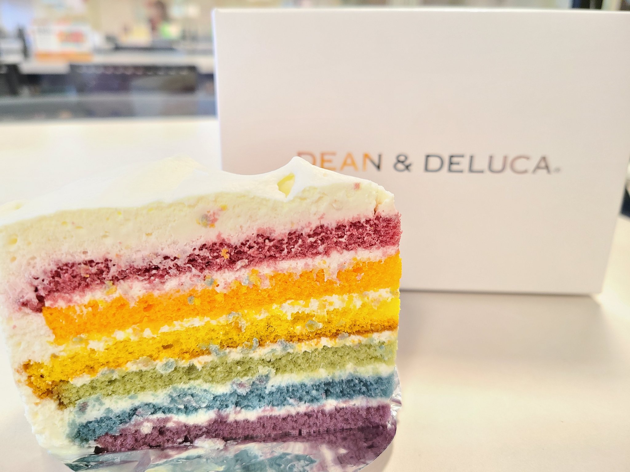 Keito Pm Love على تويتر 今催事で来てるdean Deluca チョコバナナ クランベリー レインボーケーキ食べました 美味しかったよー ８日までなので後何種類食べれるかな Dean Deluca レインボーケーキ 長崎浜屋