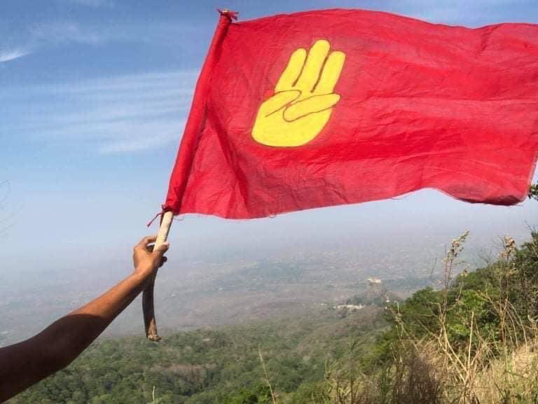 MyatSuThin4's tweet photo. Youths from #Bagan protest on the #MountPopa today and hoisted "three fingers Salute" Flag and also held in remembrance of Ko Moe Myint Aung who was brutally killed by the Junta.
#WhatsHappeningInMyanmar
#June4Coup https://t.co/XBHy2fBCAi