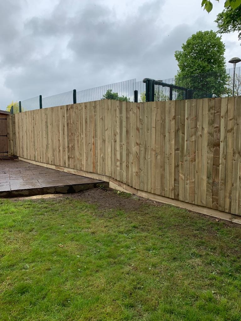 firth_fencing's tweet photo. Our client requested a full rip out and replacement of their existing fencing system. There were some minor snags at the end of the job, which were rectified within 24 hours leaving the customer satisfied. 
Following on from that, the client's neighbour are now having work done👍 https://t.co/3JxRPCBodf