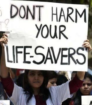 MedicoIam's tweet photo. #StopViolenceAgainstDoctors
#Medtwitter
#iStandWithDoctors https://t.co/5BwfjxZcsN
