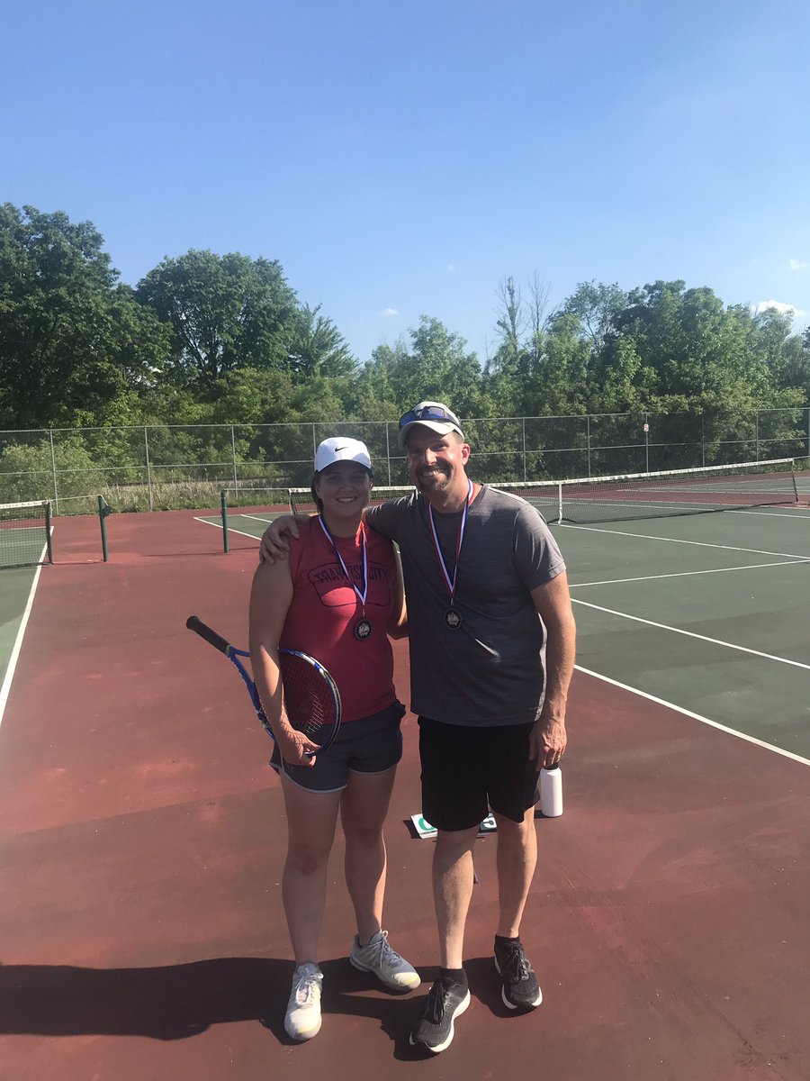 swartzcreekad's tweet photo. Beautiful day for tennis yesterday for the Celebrity Pro event. Dorrow and Zerka edged out Geister and Bobrowski for the championship! Thank you to the Pros, Coach Root, and all the teachers for coming out to celebrate a great season! ❤️🤍🐉🎾@SwartzCreekHS @swartz_creek https://t.co/e5LOch1lrc