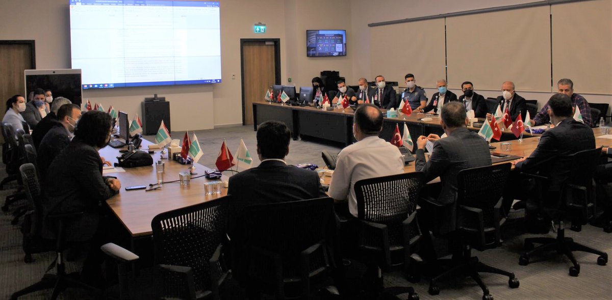 Vali <a href="/MIlker63/">İlker HAKTANKAÇMAZ</a> Başkanlığında ülkemize girişte uygulanan karantina tedbirlerinin koordinasyon toplantısı yapıldı.#istanbulhavalimanı 

👉istanbulhavalimani.gov.tr/vali-haktankac…