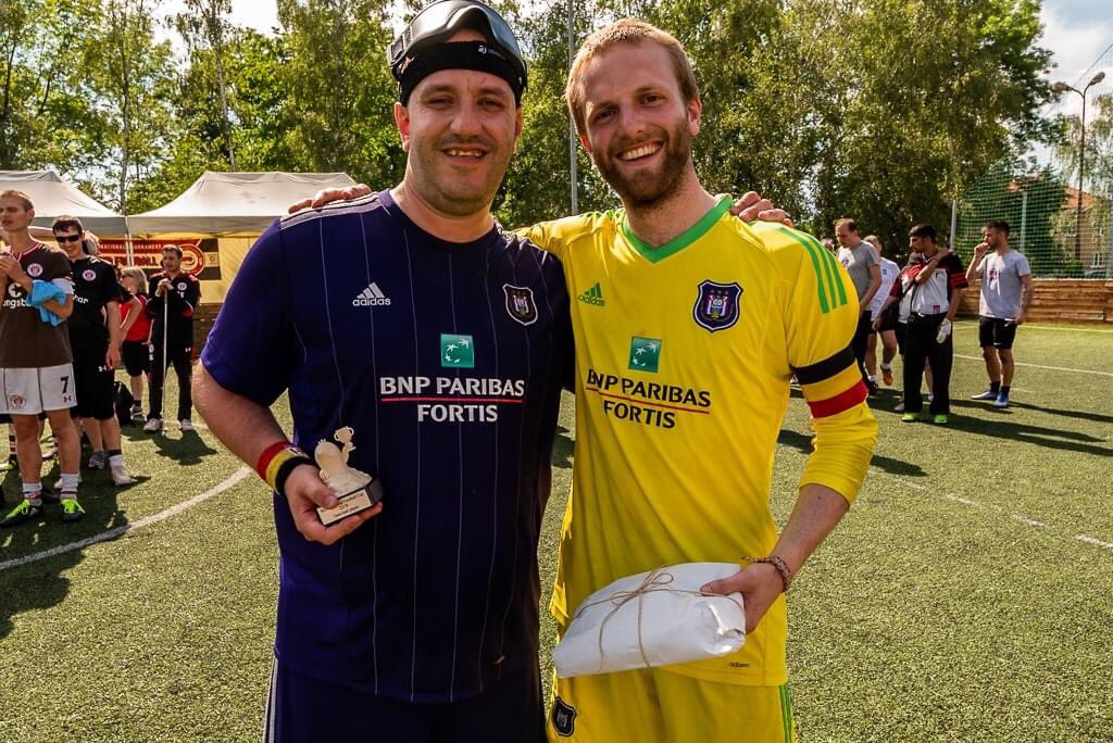 Photo souvenir avec Cécifoot Anderlecht Trophée Meilleur joueur BBFC2019 🇨🇿