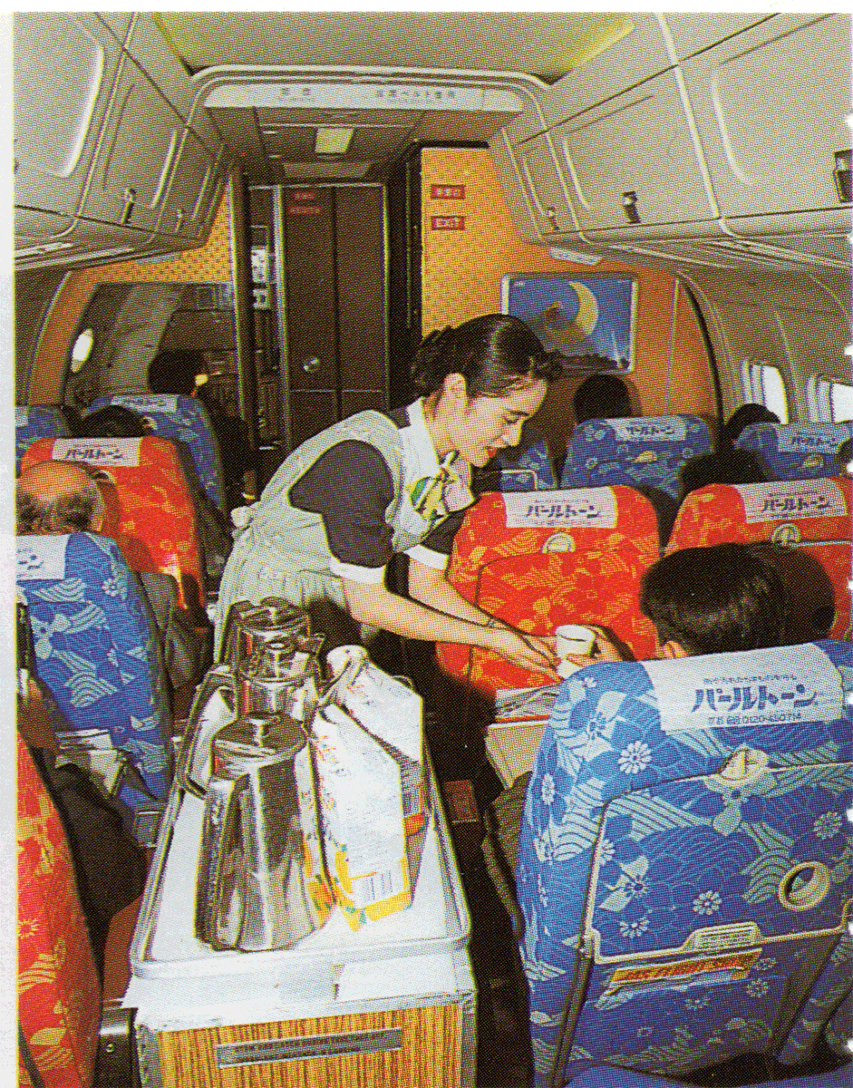 MD80com's tweet photo. Old photos with an #MD81-cabin of #JAS #JapanAirSystem, published during the first half of the 1990s: https://t.co/iIexQM2Ng7