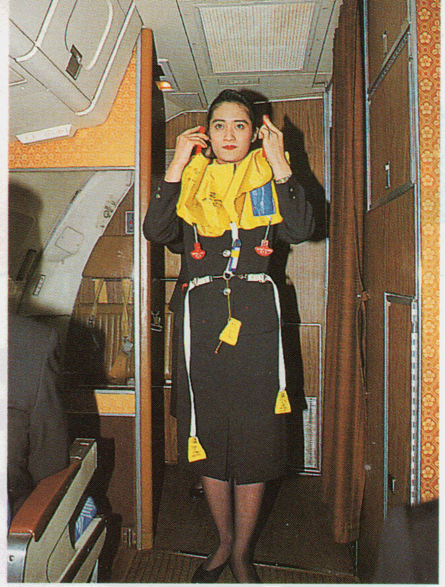 MD80com's tweet photo. Old photos with an #MD81-cabin of #JAS #JapanAirSystem, published during the first half of the 1990s: https://t.co/iIexQM2Ng7