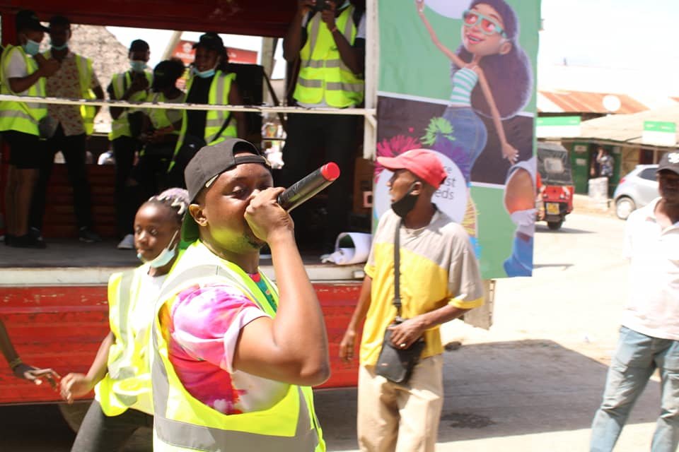 sautipwaniradio's tweet photo. Bombolulu @FaibaMobile iko area kukujanjarusha kuhusu mtandao bora zaidi perfomance ya kibabe @Dogorichie @SautiYaPwani #FaibaKwaMwendoFastaFasta
#FaibaDataConnectFastaFasta 
@FaibaMobile
#sikilizasauti
#sautiyaumma
#staysafestayhome https://t.co/bzf2ppnUyU