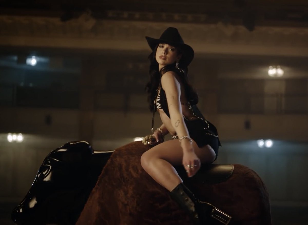 dlipasafety's tweet photo. DUA LIPA IN THE LOVE AGAIN MV LOOKING STUNNING 

LOVE AGAIN OUT NOW https://t.co/7nkO4wKYPn