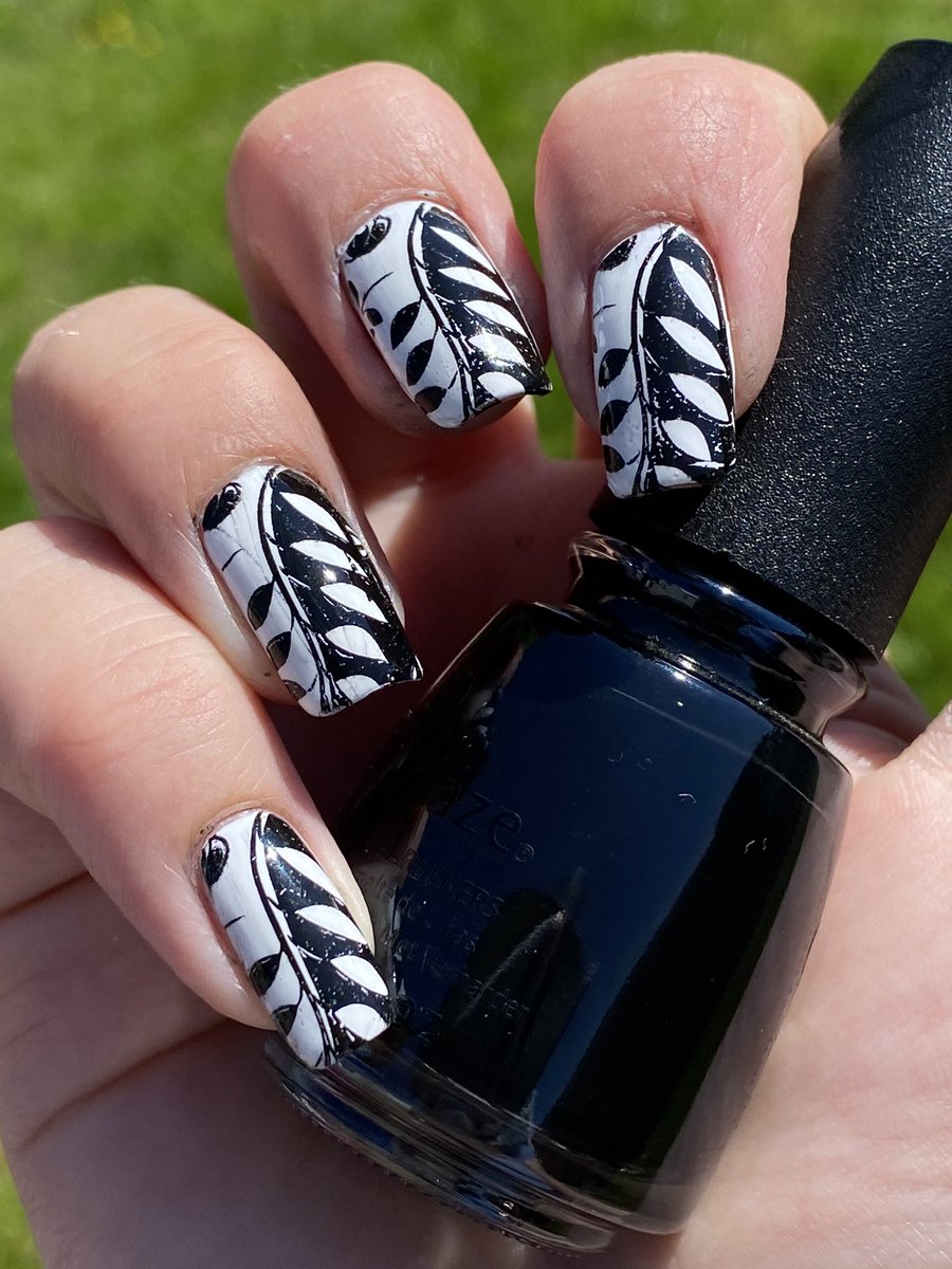 nailsbylyn's tweet photo. Stamping for this week π
#nailsbylyn #nalanails #nailart https://t.co/TdNJqRQdz7