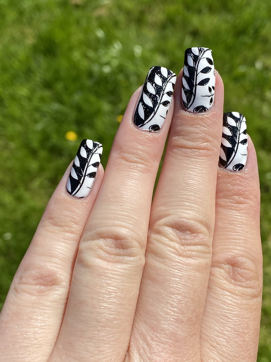 nailsbylyn's tweet photo. Stamping for this week π
#nailsbylyn #nalanails #nailart https://t.co/TdNJqRQdz7