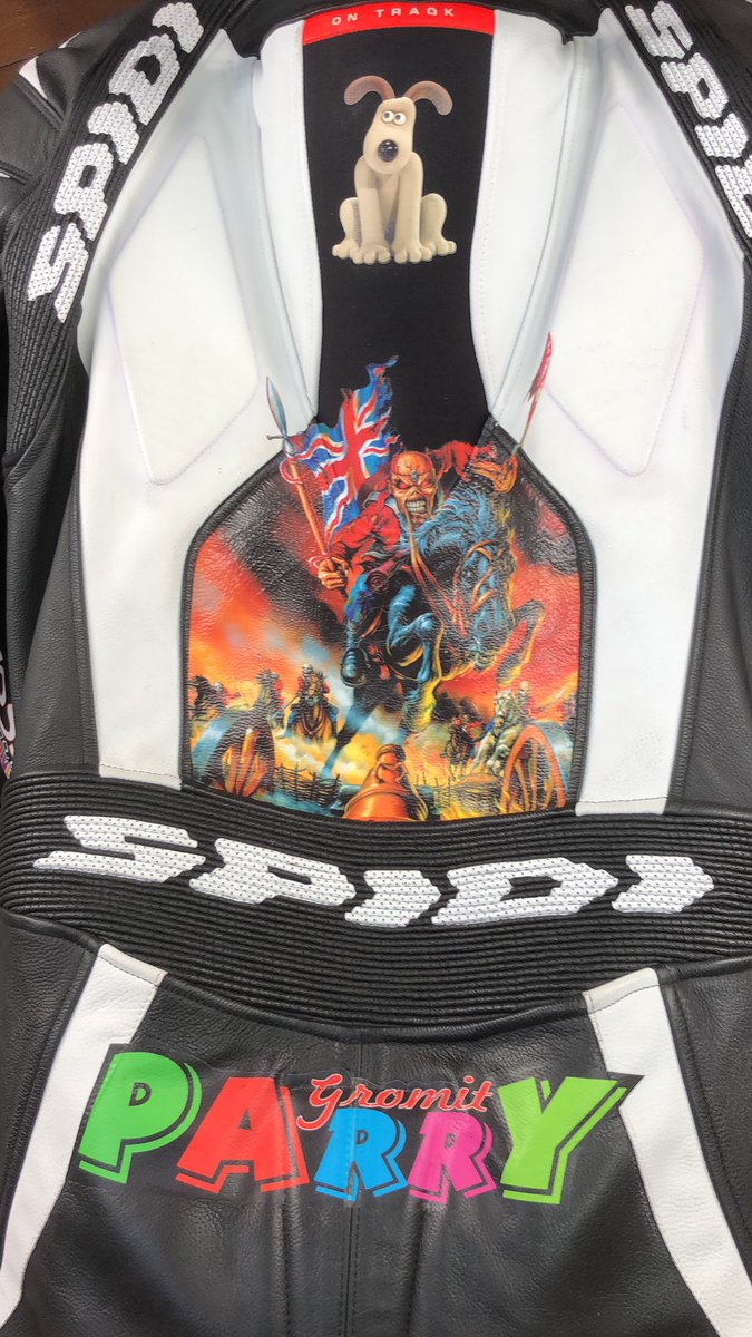 Finally got around to doing my set of spidi leather a bit of AC/DC theme 😜