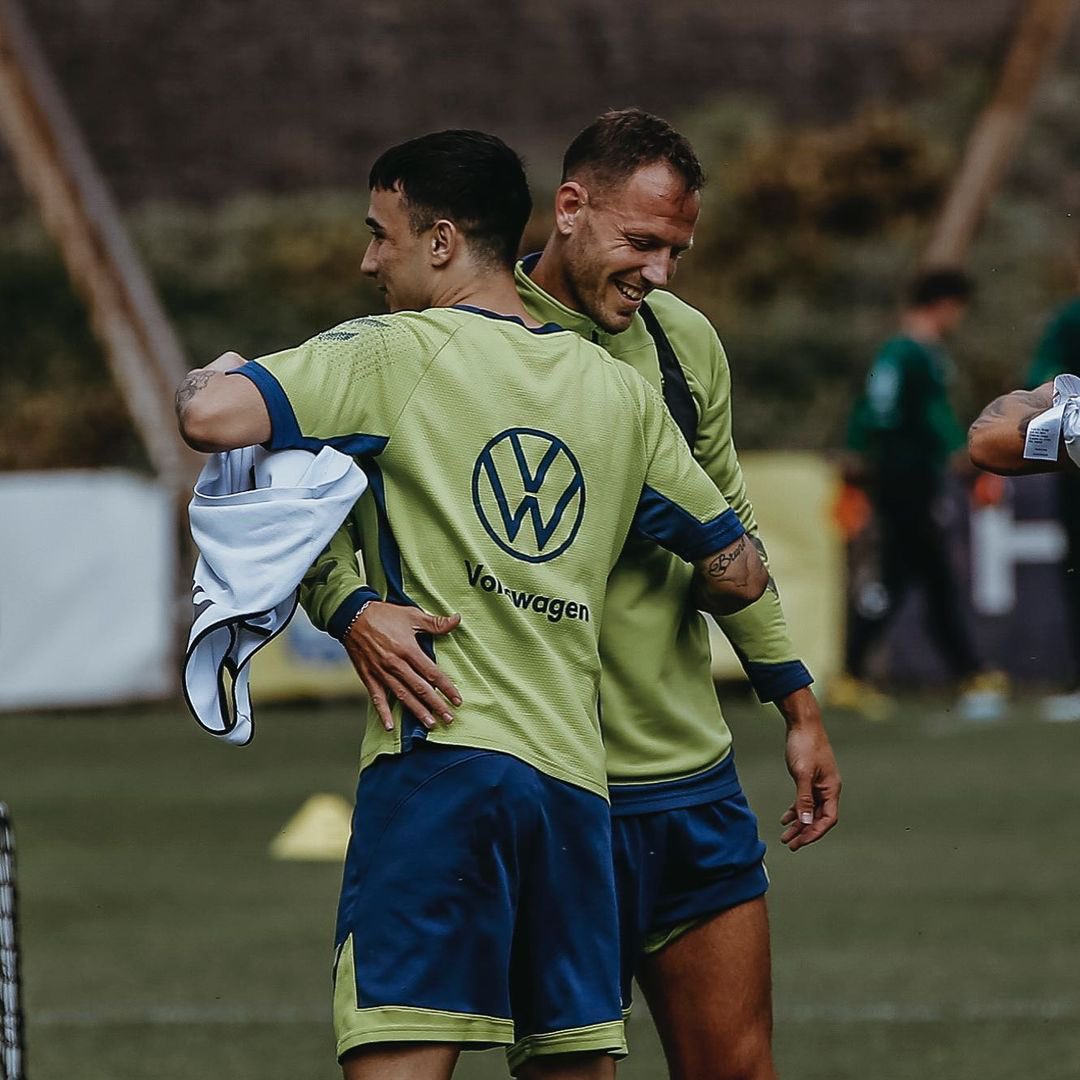 robergb10's tweet photo. Suerte en vuestras próximas etapas! 🙌🏼 @DaniCaste_23 @JaviCaste_18 @c6rive #Aythami 🙌🏼💛💙 https://t.co/ujVBNFIz9L