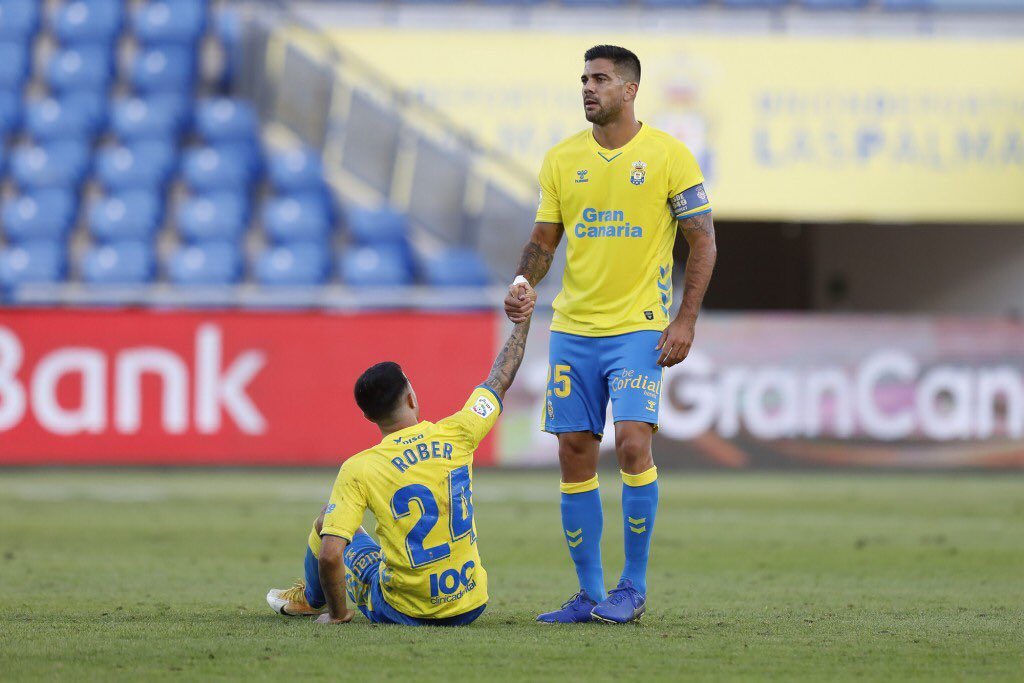 robergb10's tweet photo. Suerte en vuestras próximas etapas! 🙌🏼 @DaniCaste_23 @JaviCaste_18 @c6rive #Aythami 🙌🏼💛💙 https://t.co/ujVBNFIz9L