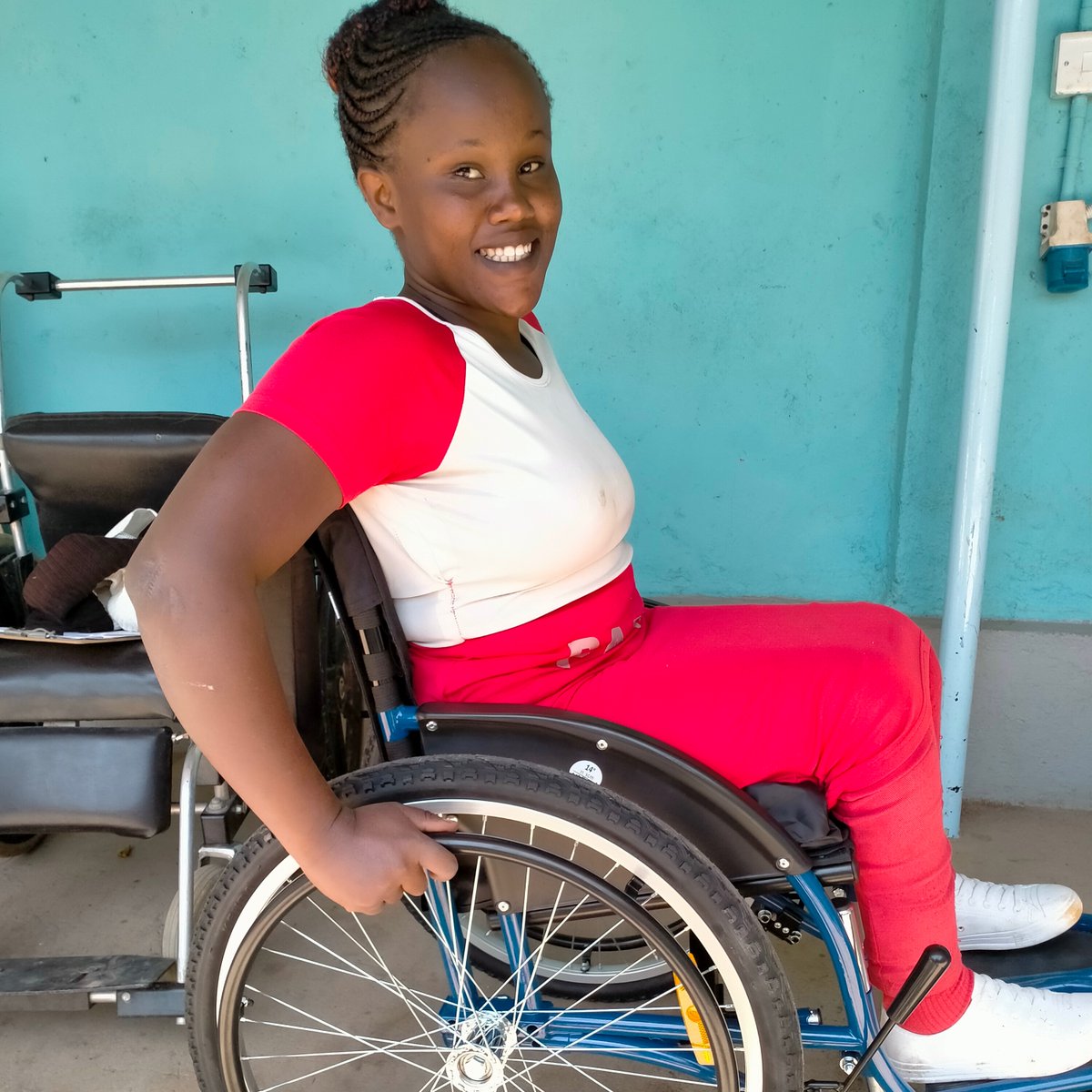 WalkaboutOrg's tweet photo. Happy Friday! 🤗
￼
Scroll through the photos to see what team Walkabout has been up to this week!💙♿️
￼
#WheelchairDistribution #UpdatesFromTheField #ChairsChangeLives #MobilityIsPossibility https://t.co/jUCxisRUGG