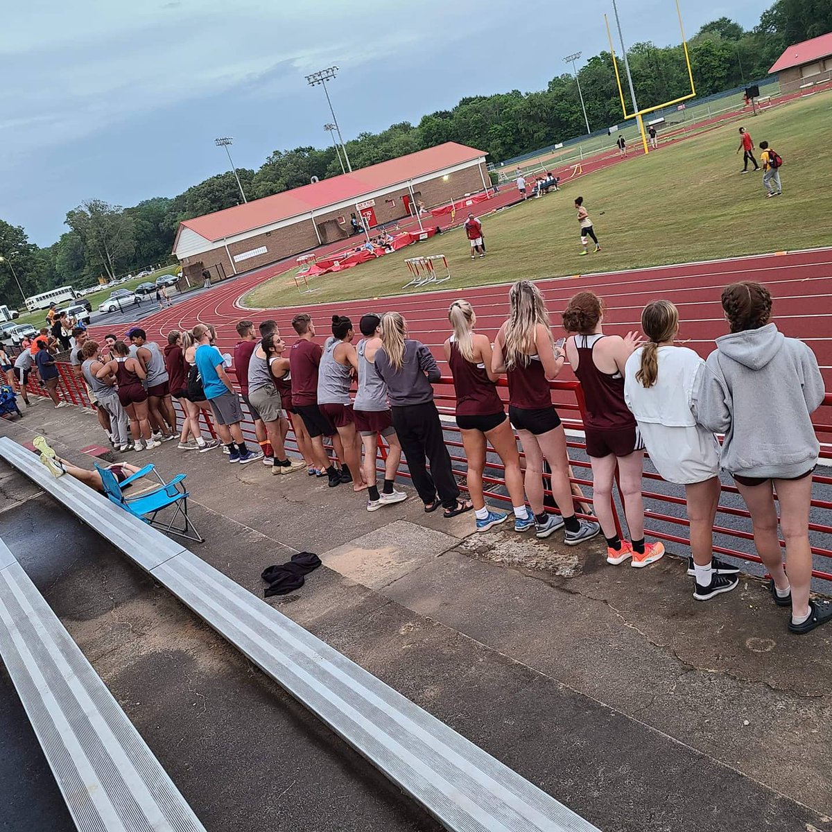 SCHS_TF's tweet photo. Men &amp; Women finished 3rd as a team despite bringing small numbers to the meet.  Love seeing these athletes come together to cheer each other on and have their teammates backs. COMPETE!!!!

#southcaldwelltrackandfield
#southcaldwellathletics 

Results

https://t.co/HRFYsRWnYV https://t.co/pBmdy9Gbr3