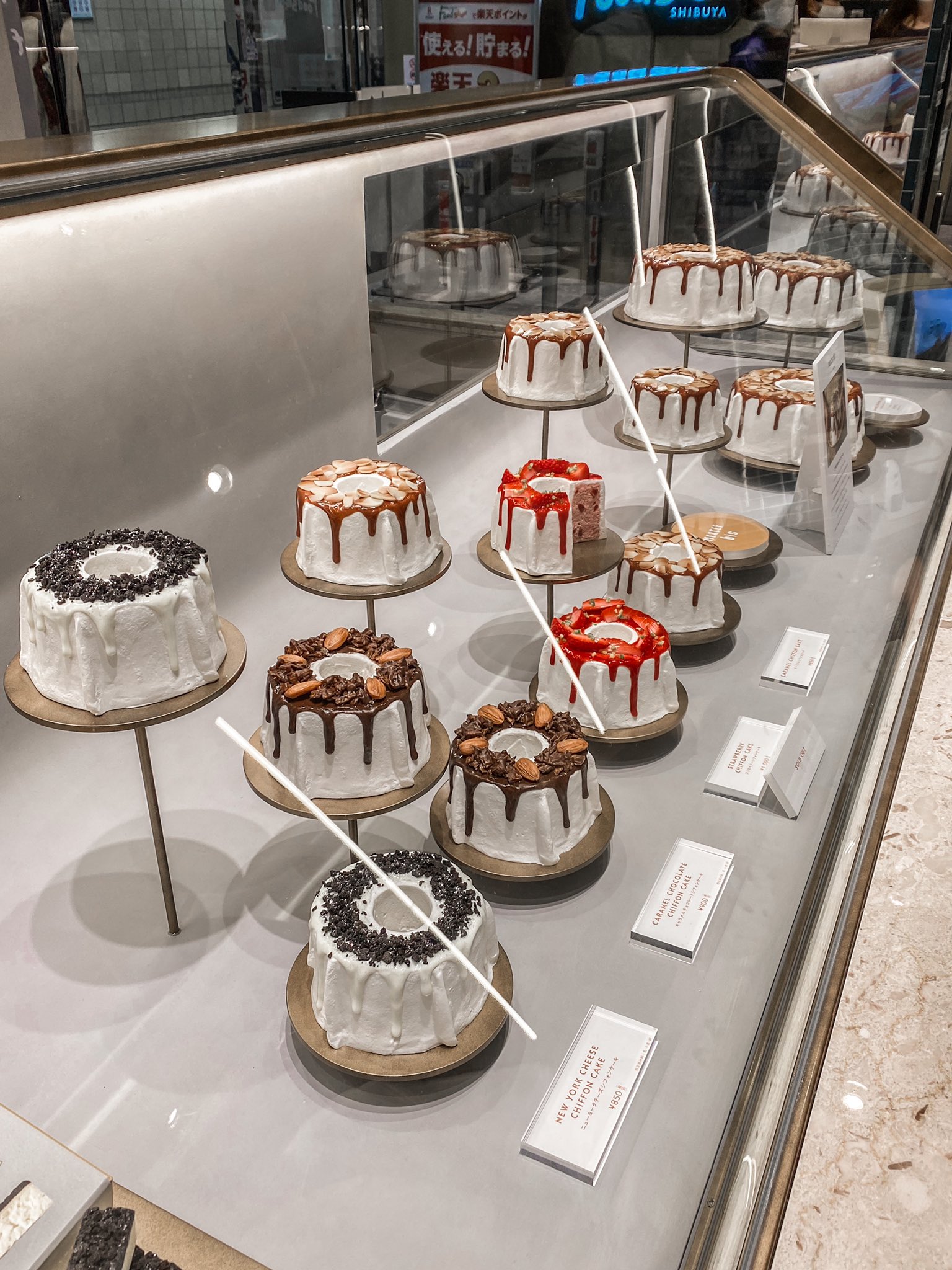 Michika 渋谷マークシティ1fのfoodshow内に6月にオープンした Mercer Bis のシフォンケーキget 可愛くて映えるし ふわふわで美味しい 次はニューヨークチーズ味絶対食べる T Co Zmvvdogrb3 Twitter
