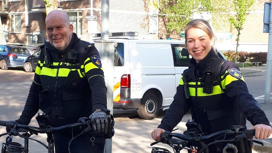 WA_Waldeck's tweet photo. Na jarenlang wijkagent te zijn geweest van Waldeck draag ik nu het stokje (en dit account) in goede handen over aan Megan. Ik wens haar ontzettend veel plezier toe!
Volg mij in mijn nieuwe wijk: @WA_ZKD https://t.co/rmNKSxDaoJ