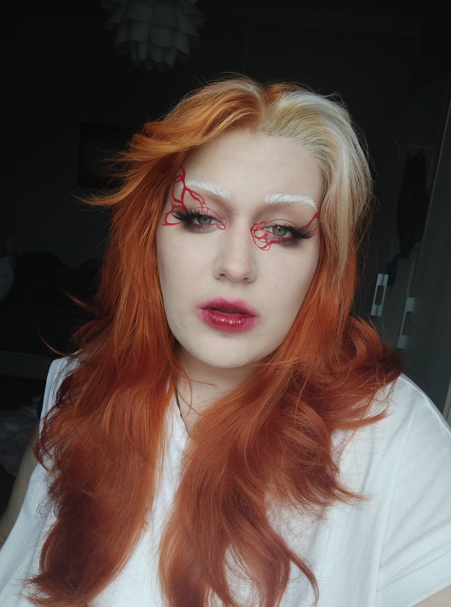 limoncurd_'s tweet photo. J'ai tenté de faire un liner comme @mua_agapi, c'est dur omg mais j'adore le rendu 🥴
#makeup #graphicliner https://t.co/f9MrNnILwz