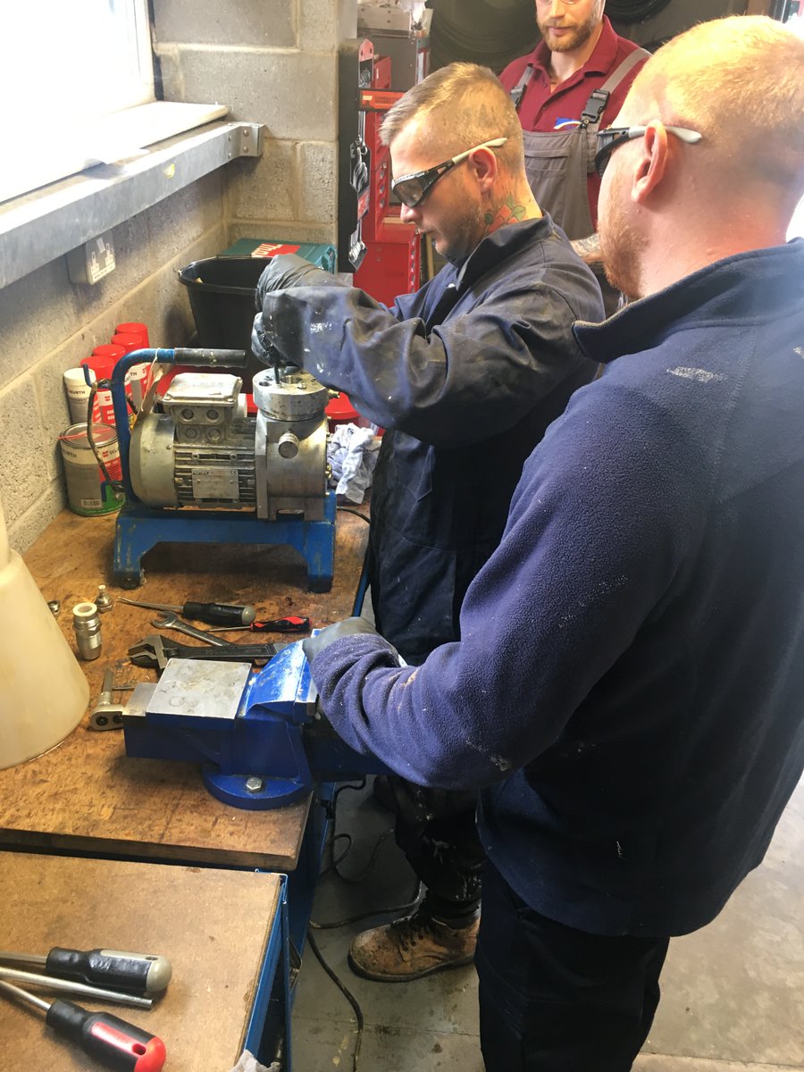 cktechltd's tweet image. CK-Tech Ltd are happy to train our customers to maintain and repair Injection pumps and equipment at our Peterborough workshop.
ow.ly/Lkii50F2XHW
#peterborough #desoi #training #tunnelling #constructionindustry #condtructionuk #engineering