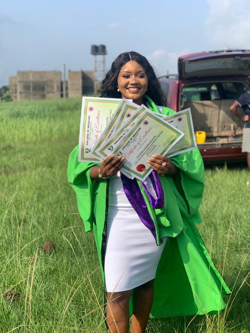 Kindnesss8's tweet photo. @AtsorAwarkohol https://t.co/7Fpp2Ojl38

Twitter user baggage several certificate different courses https://t.co/1SyDudPD8f