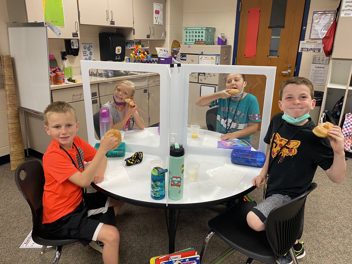 HornadayTweets's tweet photo. Happy National Doughnut Day! #Day3of10DayCountdown #2ndGrade #DoughnutDay @mvcsc_district @FESElem #WeRMV https://t.co/GsDcS8z8KE
