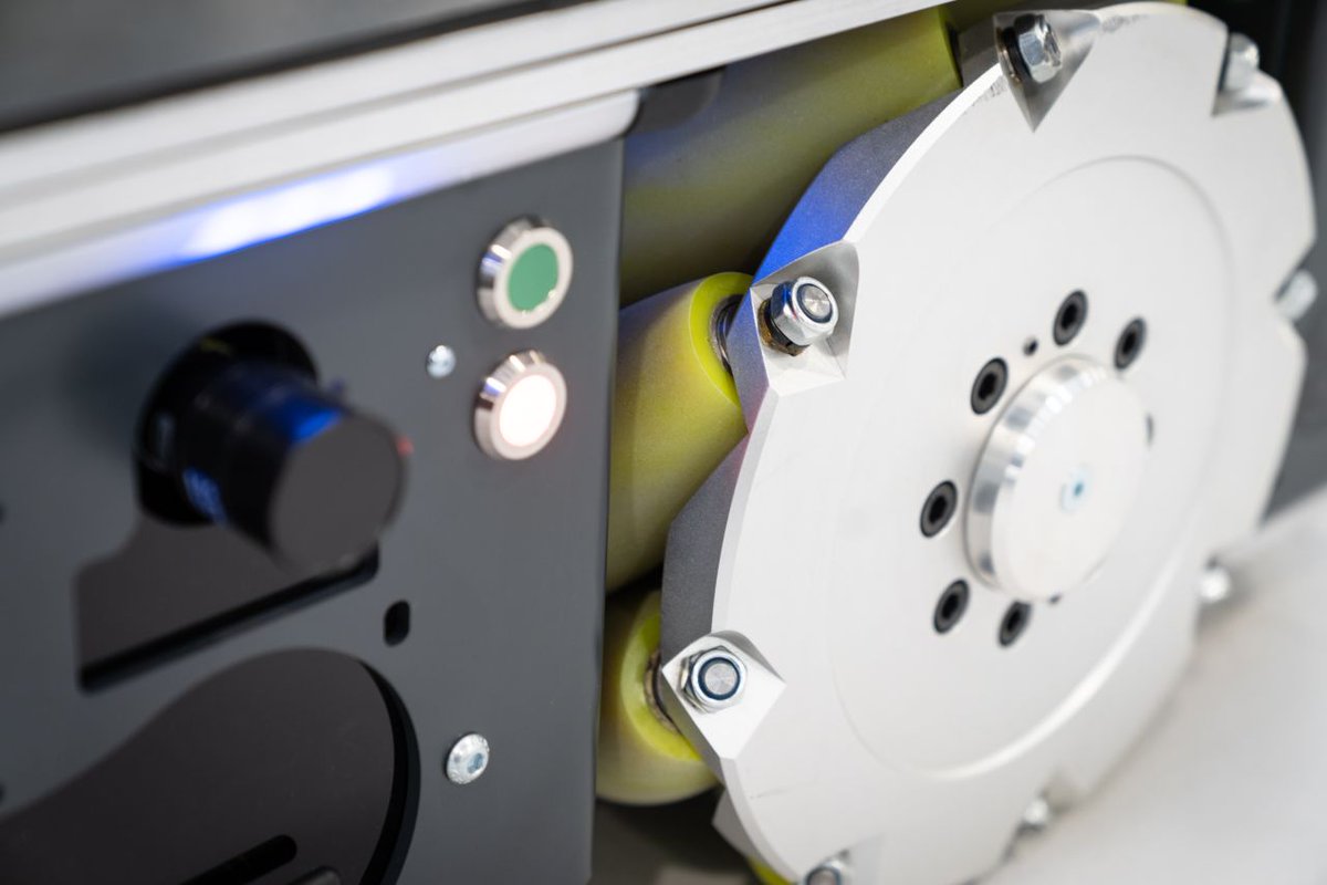 WevolverApp's tweet image. Mobile robotics are one of the core enabling technologies of the #Microfactory. Unlike conventional #automotive #manufacturing facilities, the conveyor belt is replaced by these #mobilerobots which #transport components from cell to cell.

Image source: @arrival 

#robotics #tech