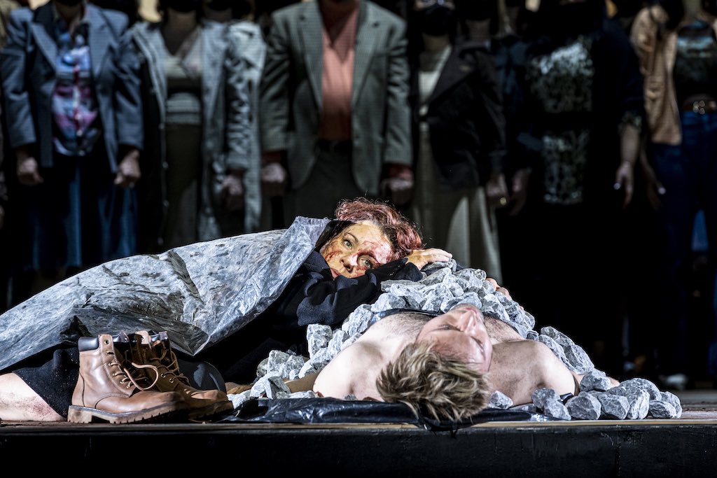 BenjaminAppl's tweet image. From tonight onwards (7pm) you can watch our production of Bach‘s Johannespassion for six months on @OperaVision_eu. A highly moving version by Calixto Bieito with @talenslyriques &amp;amp; wonderful soloists at @theatrechatelet . 

operavision.eu/fr/bibliothequ…