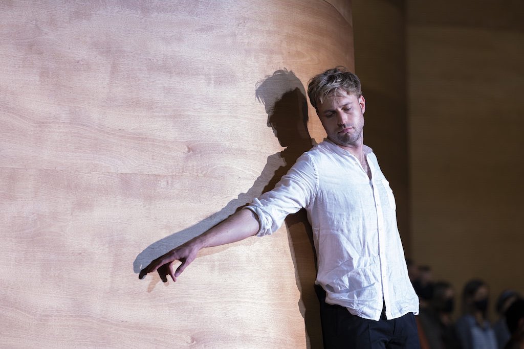 BenjaminAppl's tweet image. From tonight onwards (7pm) you can watch our production of Bach‘s Johannespassion for six months on @OperaVision_eu. A highly moving version by Calixto Bieito with @talenslyriques &amp;amp; wonderful soloists at @theatrechatelet . 

operavision.eu/fr/bibliothequ…