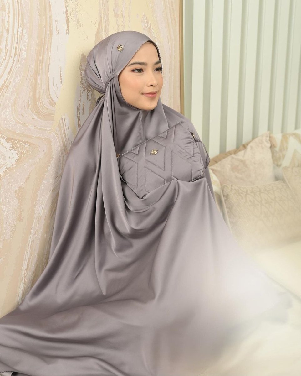 ipfynbdsh's tweet photo. Jual Ready Mecca Prayer Set https://t.co/xeY4q3aJem, Ash Adult 1 pcs aja.. Ori dan baru lengkap box dan tag,, bisa lewat shopee atau tokped.. #meccaprayer #meccaprayerset #local.id #ready #mukena #Ash #mecca #localid #jual https://t.co/B5ywRgd4AW