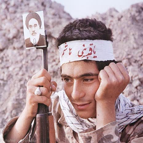 پیر میخانه عشاق،
#خميني فرمود:
هرچه داریم
زِ سالار شهیدان داریم...