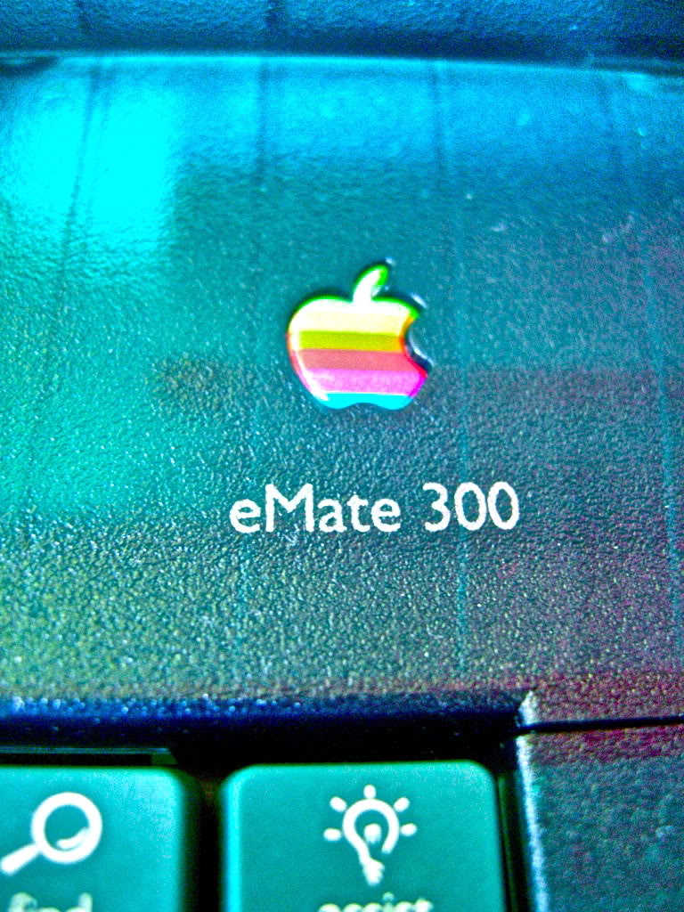 pinot's tweet photo. Intimate with eMate https://t.co/Bo5x7fyn1b