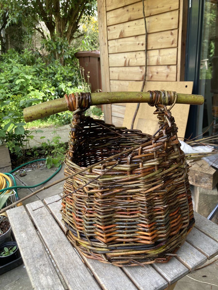 Handle bound on. Will now let it dry out and check the bindings after. #baskets #willowweaving #willow