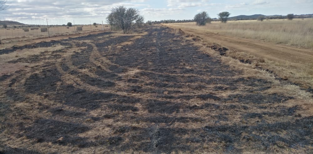 wo_fire's tweet photo. #WOF_NW's Castello and Highveld teams are assisting the Potchefstroom Fire Protection Association by conducting fire breaks at the Soetvelde Farm.
#IntegratedFireManagement
@environmentza https://t.co/9FGPnM9r9R
