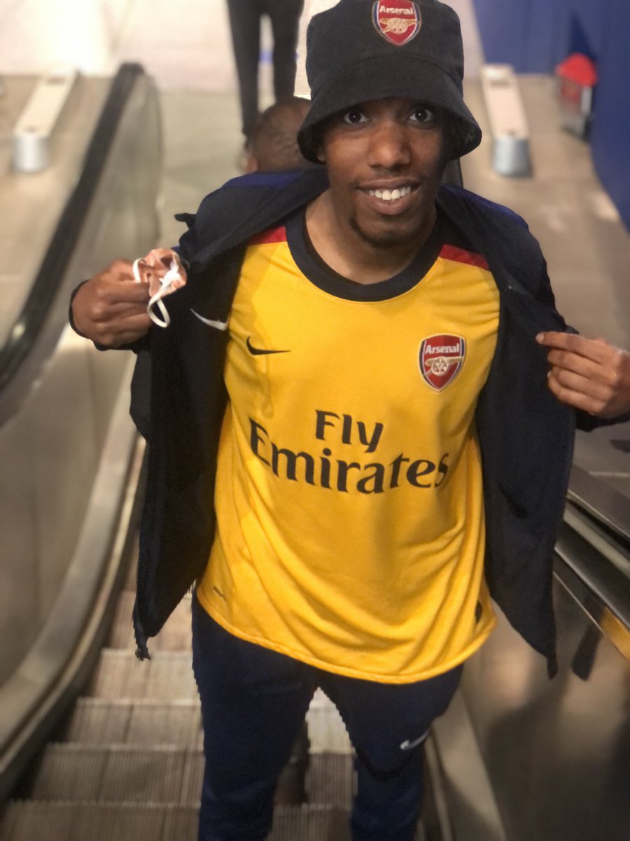 kit_manaman's tweet photo. Upon learning that arguably arsenals best every player has hung up his royal boots there was only 1 shirt I was going to wear today… thank you for your incredible service to Arsenal & football as a whole #lordbendtner https://t.co/hTSwXWTaAO