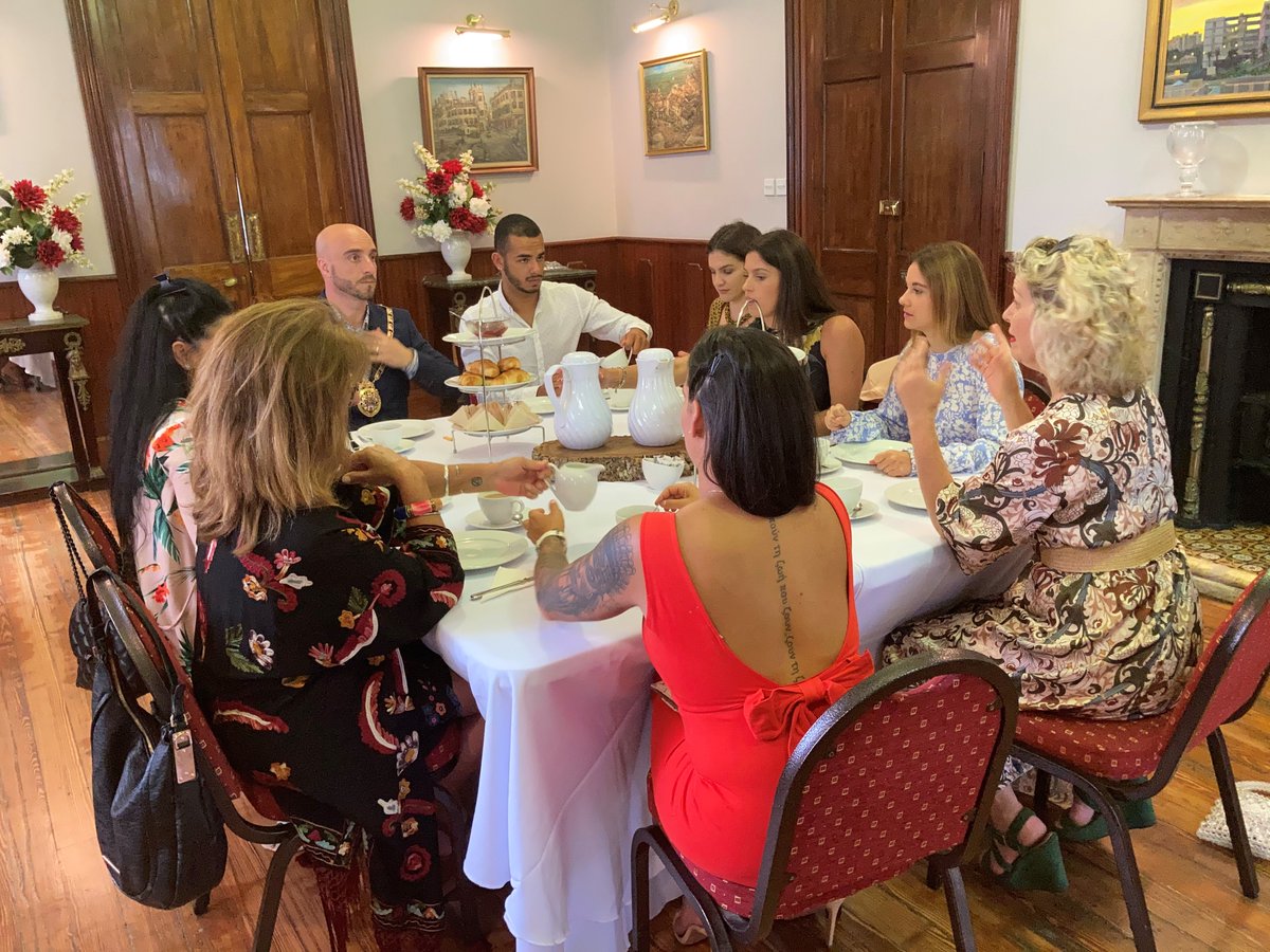 The Mayor hosts Jonathan Lutwyche before commencing West End Career.

Click the link below for further information:

culture.gi/.../the-mayor-…

#mayorofgibraltar